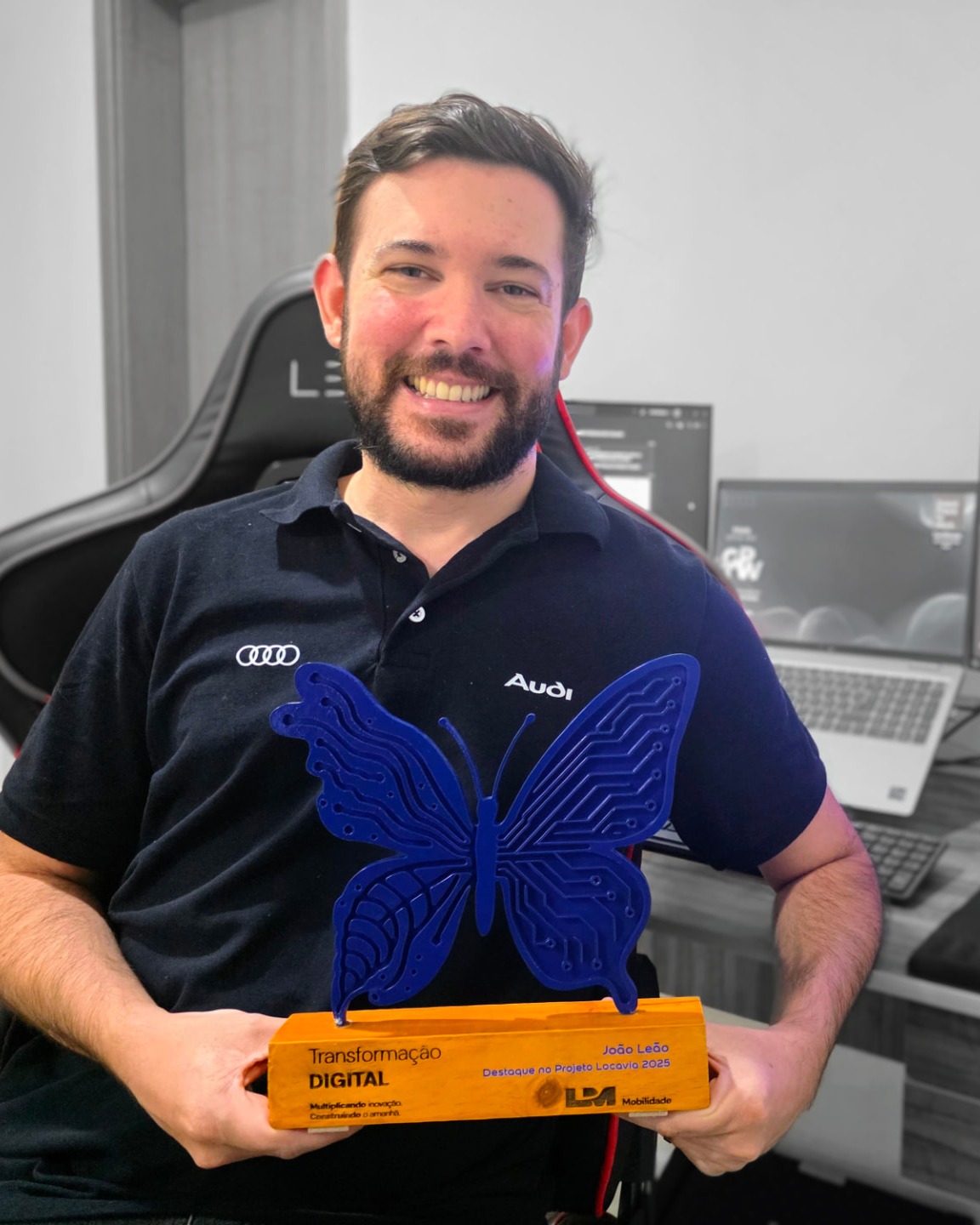 João Felipe Leão, Senior Product Manager, holding a digital transformation award.